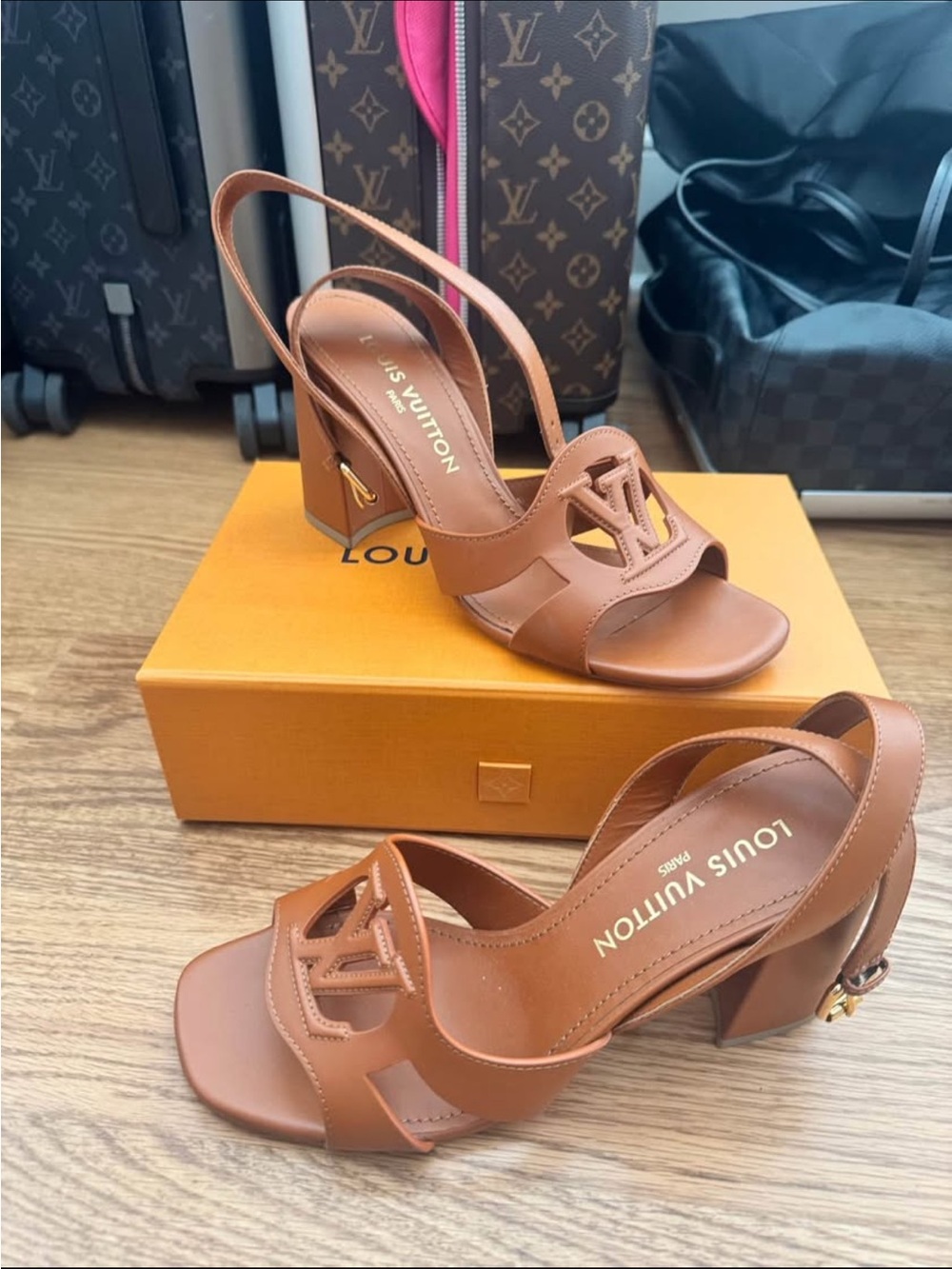 LOUIS VUITTON LV Isola Sandal Cognac 39/8.5